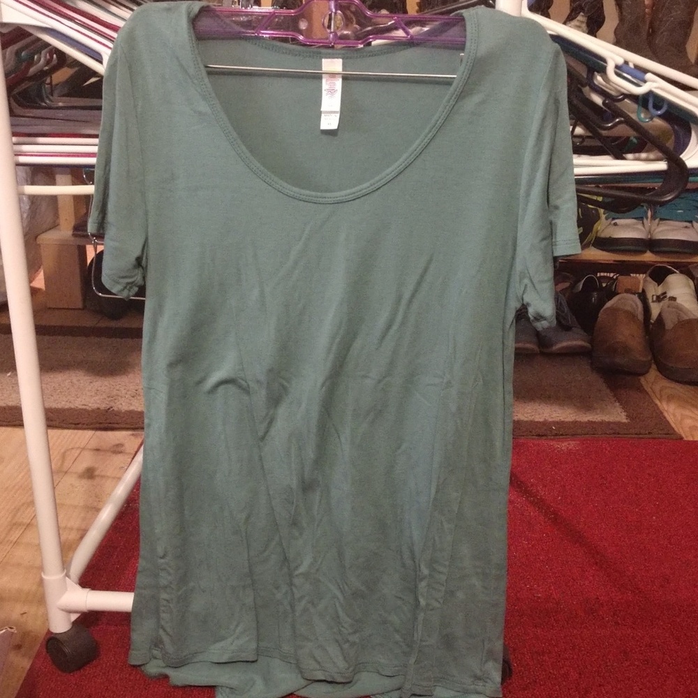 Lularoe classic tee
